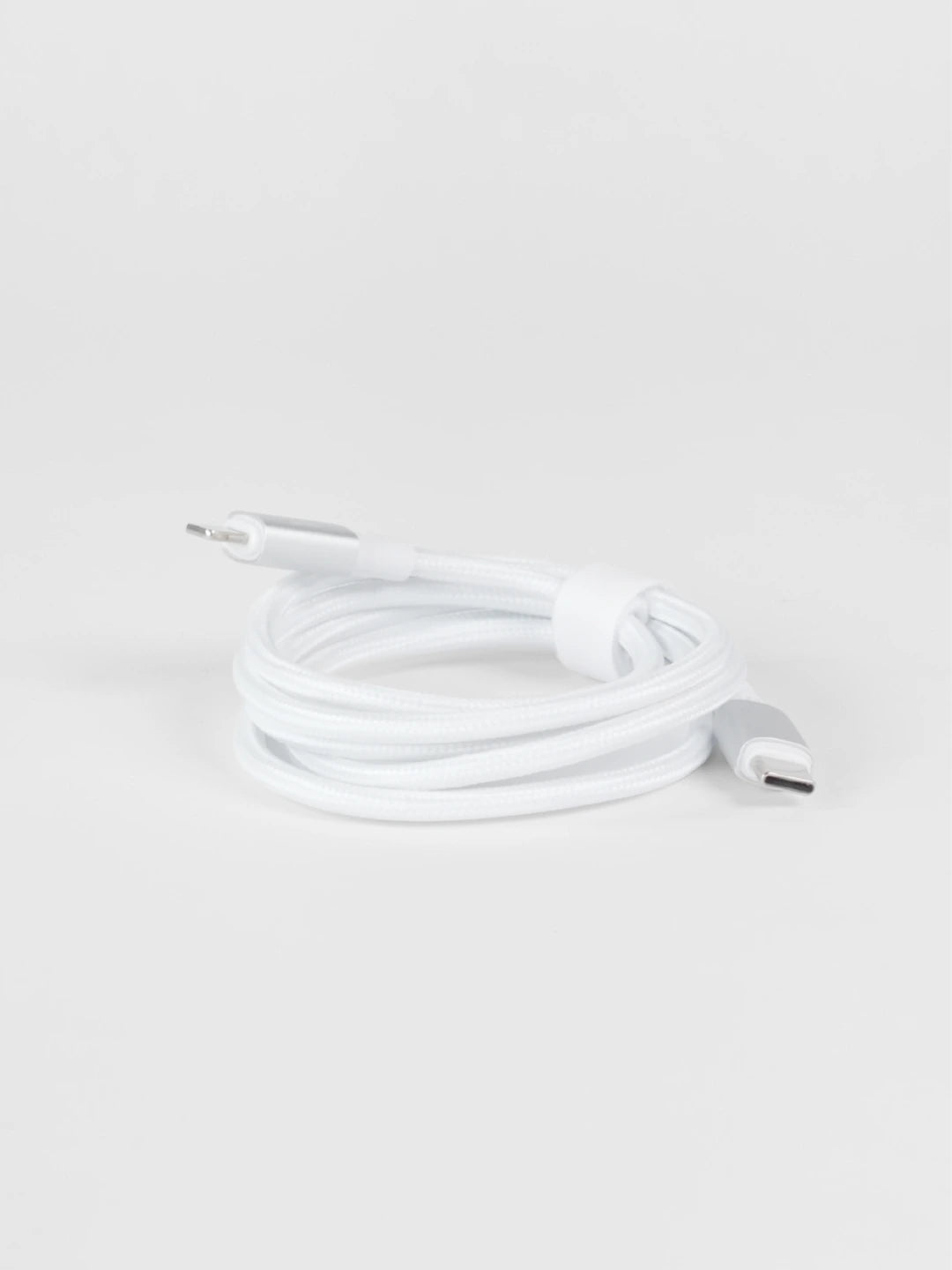 Schlüssel magnetic USB-C to USB-C cable for fast charging and high-speed data transfer, braided white design